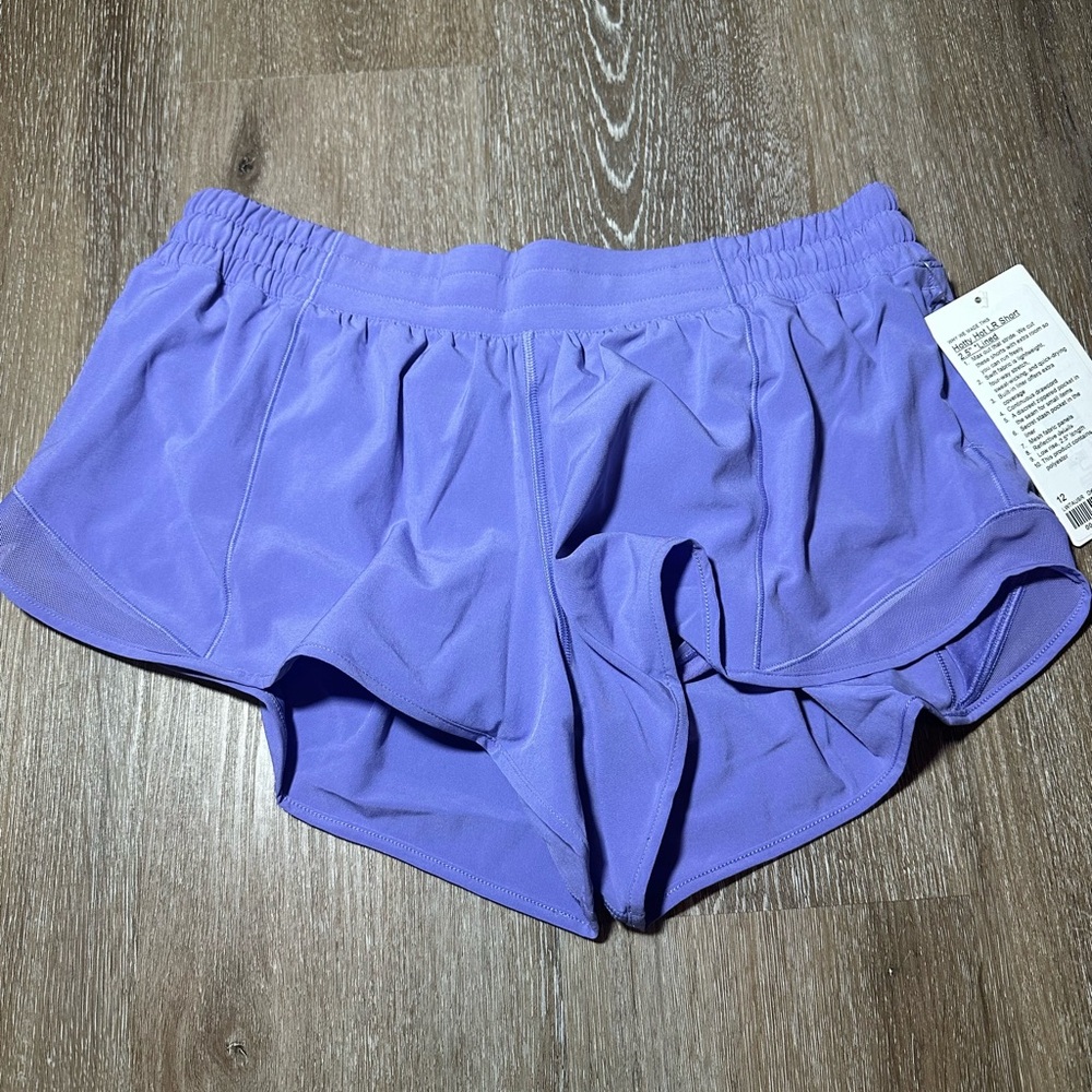 Lululemon Hotty Hot Low Rise Lined Short 2.5”